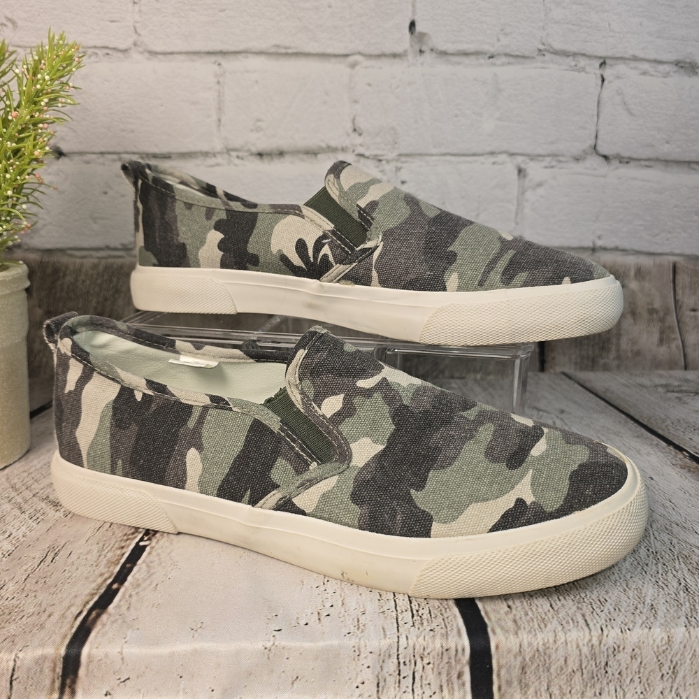 TOMMY BAHAMA CAMOUFLAGE SLIP ON SNEAKERS WOMENS SIZE 10 EUC
